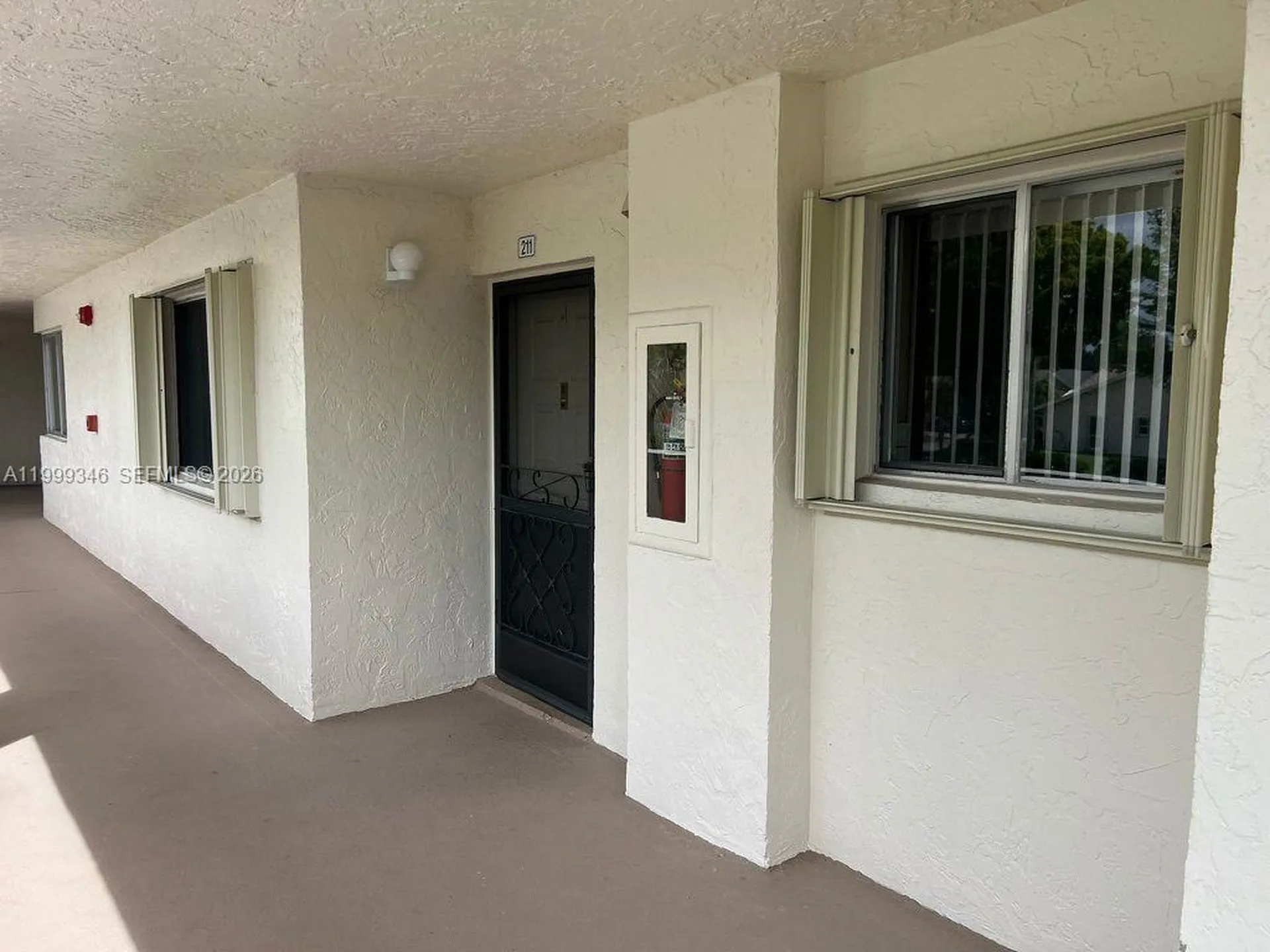 3186 Via Poinciana Lake Worth FL 33467