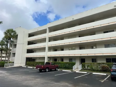 3186 Via Poinciana Lake Worth FL 33467