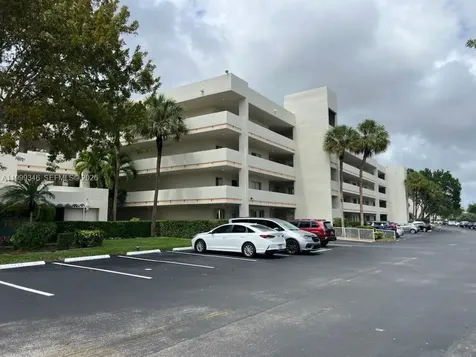 3186 Via Poinciana Lake Worth FL 33467