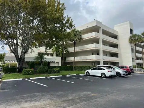 3186 Via Poinciana Lake Worth FL 33467