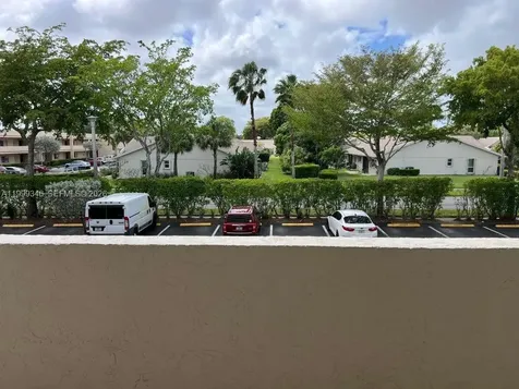 3186 Via Poinciana Lake Worth FL 33467