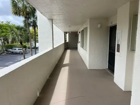 3186 Via Poinciana Lake Worth FL 33467