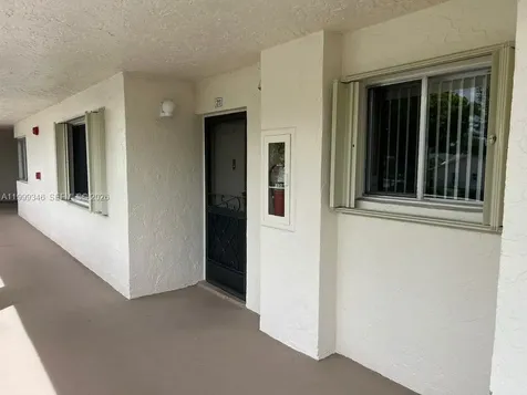 3186 Via Poinciana Lake Worth FL 33467