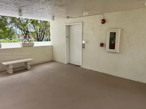 3186 Via Poinciana Lake Worth FL 33467