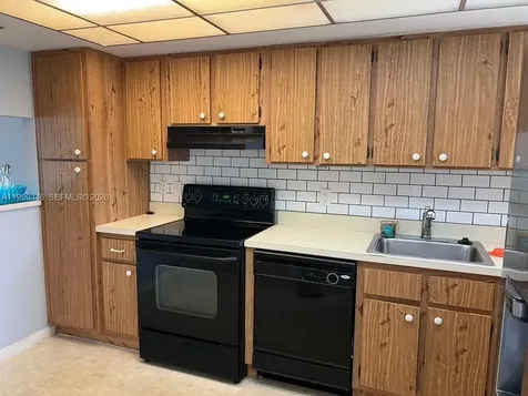 3186 Via Poinciana Lake Worth FL 33467