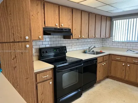 3186 Via Poinciana Lake Worth FL 33467