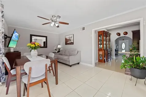 911 SW 51st Avenue Plantation FL 33317
