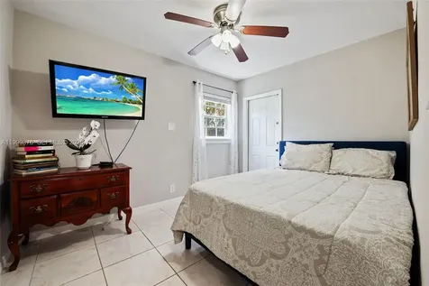 911 SW 51st Avenue Plantation FL 33317