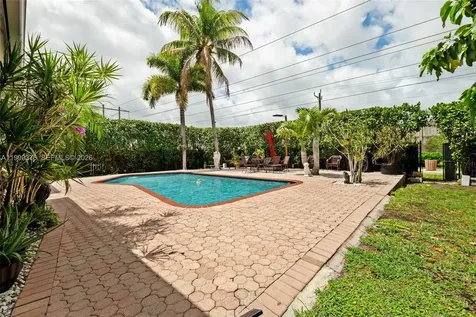911 SW 51st Avenue Plantation FL 33317