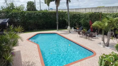 911 SW 51st Avenue Plantation FL 33317