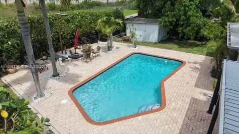 911 SW 51st Avenue Plantation FL 33317