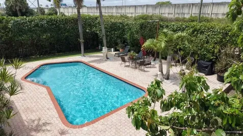 911 SW 51st Avenue Plantation FL 33317