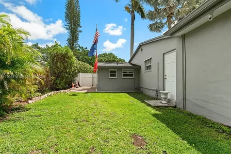 911 SW 51st Avenue Plantation FL 33317
