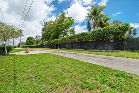 911 SW 51st Avenue Plantation FL 33317