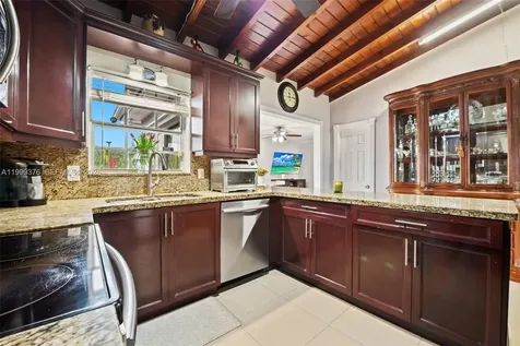 911 SW 51st Avenue Plantation FL 33317