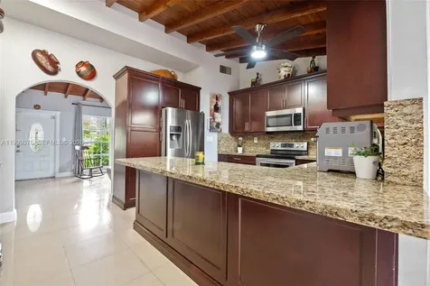 911 SW 51st Avenue Plantation FL 33317