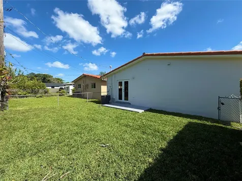 3250 SW 72 Court Miami FL 33155