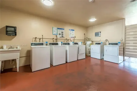 5300 Washington Street Hollywood FL 33021