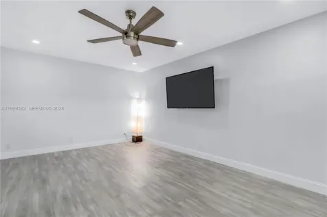 5300 Washington Street Hollywood FL 33021
