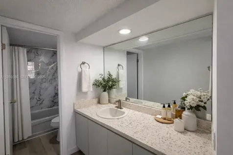 1900 W 68th Street Hialeah FL 33014