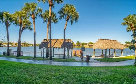1100 Colony Point Circle Pembroke Pines FL 33026