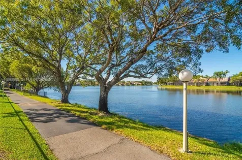 1100 Colony Point Circle Pembroke Pines FL 33026