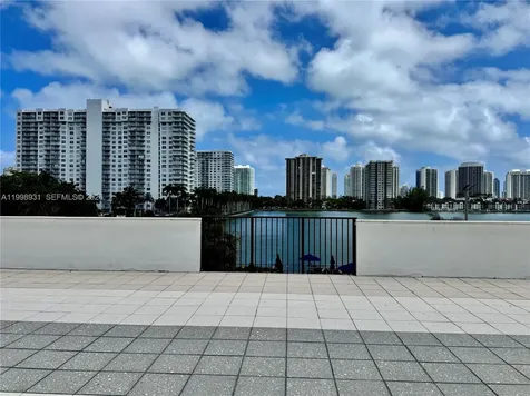 2780 NE 183rd Street Aventura FL 33160