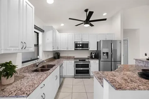 1808 SW 8th Place Cape Coral FL 33991