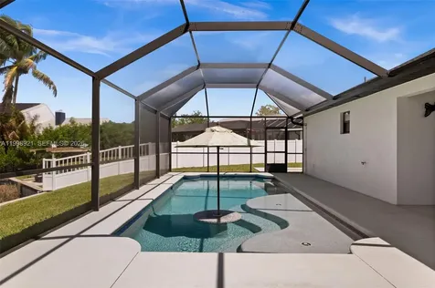 1808 SW 8th Place Cape Coral FL 33991