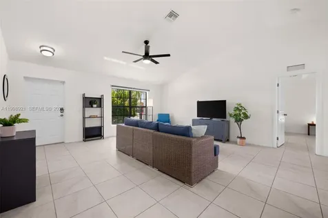 1808 SW 8th Place Cape Coral FL 33991