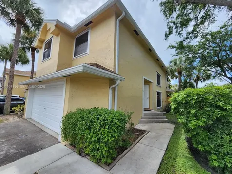 200 SW 95th Terrace Pembroke Pines FL 33025