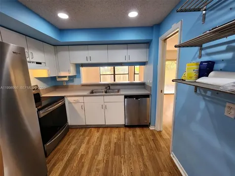 200 SW 95th Terrace Pembroke Pines FL 33025
