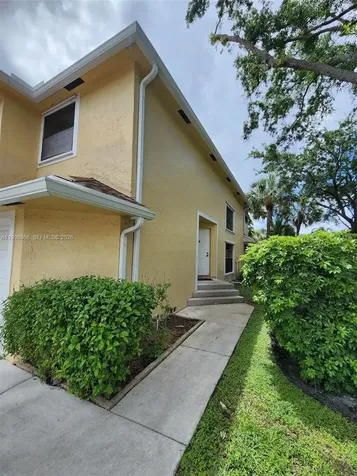 200 SW 95th Terrace Pembroke Pines FL 33025