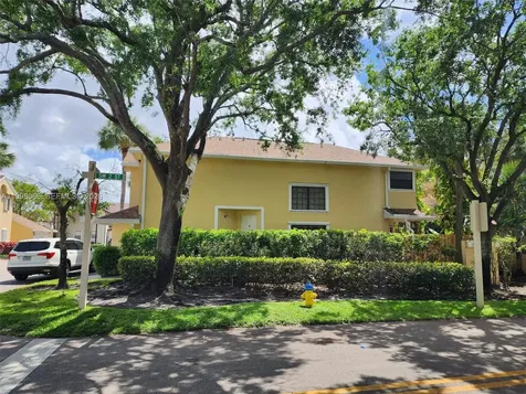 200 SW 95th Terrace Pembroke Pines FL 33025