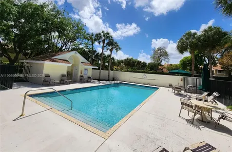 200 SW 95th Terrace Pembroke Pines FL 33025