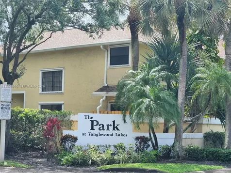 200 SW 95th Terrace Pembroke Pines FL 33025