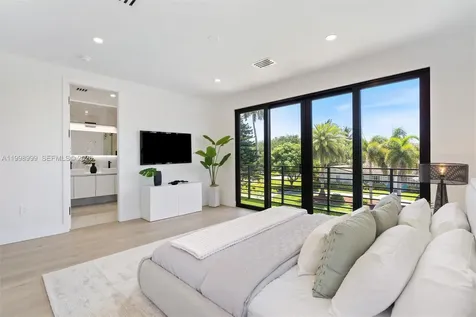 2431 NE 18th Street Fort Lauderdale FL 33305