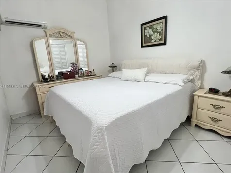 10140 SW 26th Terrace Miami FL 33165