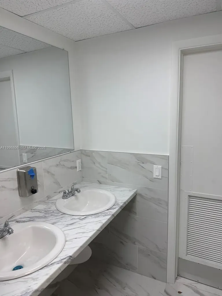 2876 E Oakland Park Boulevard Fort Lauderdale FL 33306