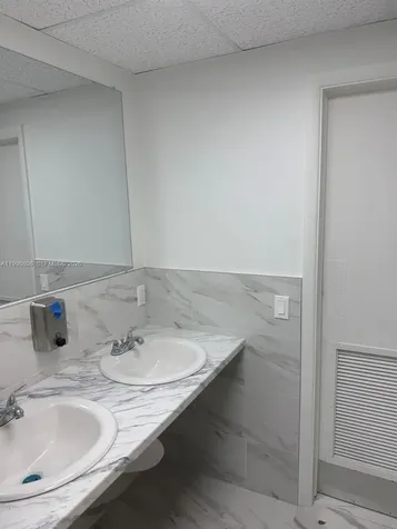 2876 E Oakland Park Boulevard Fort Lauderdale FL 33306