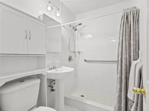 6665 NW 39th Street Virginia Gardens FL 33166
