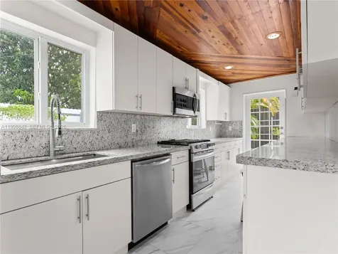 6665 NW 39th Street Virginia Gardens FL 33166