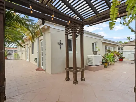 6665 NW 39th Street Virginia Gardens FL 33166