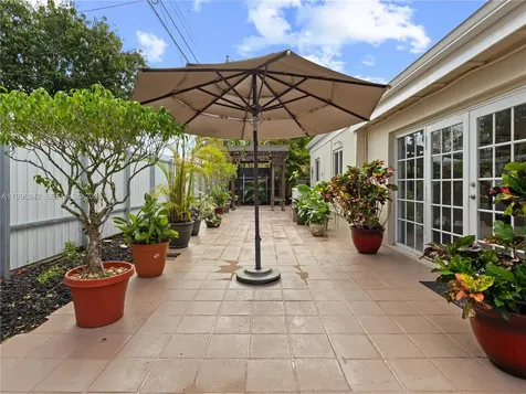 6665 NW 39th Street Virginia Gardens FL 33166