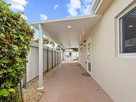 6665 NW 39th Street Virginia Gardens FL 33166