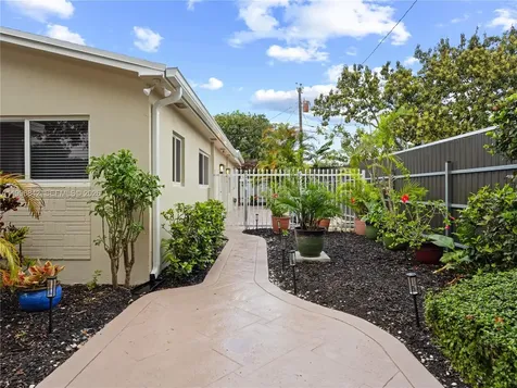6665 NW 39th Street Virginia Gardens FL 33166