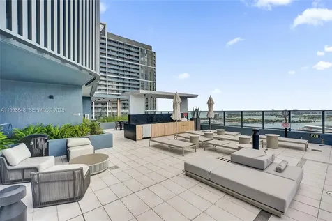 121 NE 5th Street Miami FL 33132