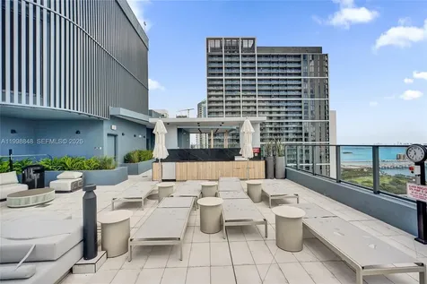121 NE 5th Street Miami FL 33132