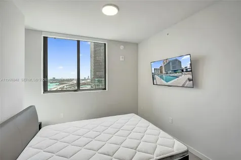 121 NE 5th Street Miami FL 33132