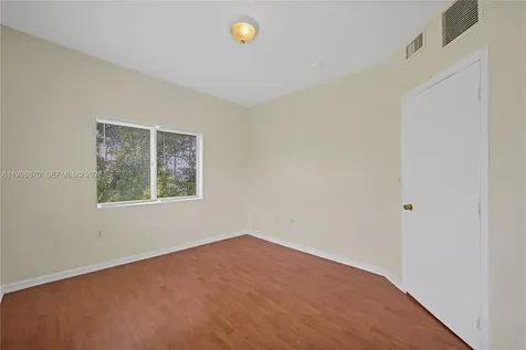 109 NW 6th Avenue Miami FL 33128